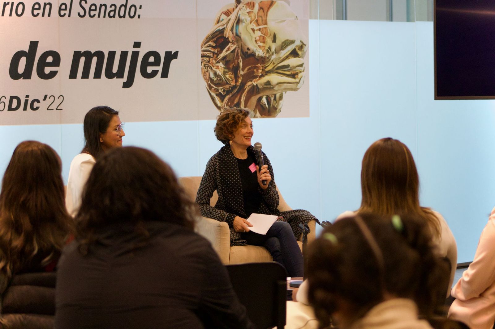 La obra de las manos de mujer 🖋️